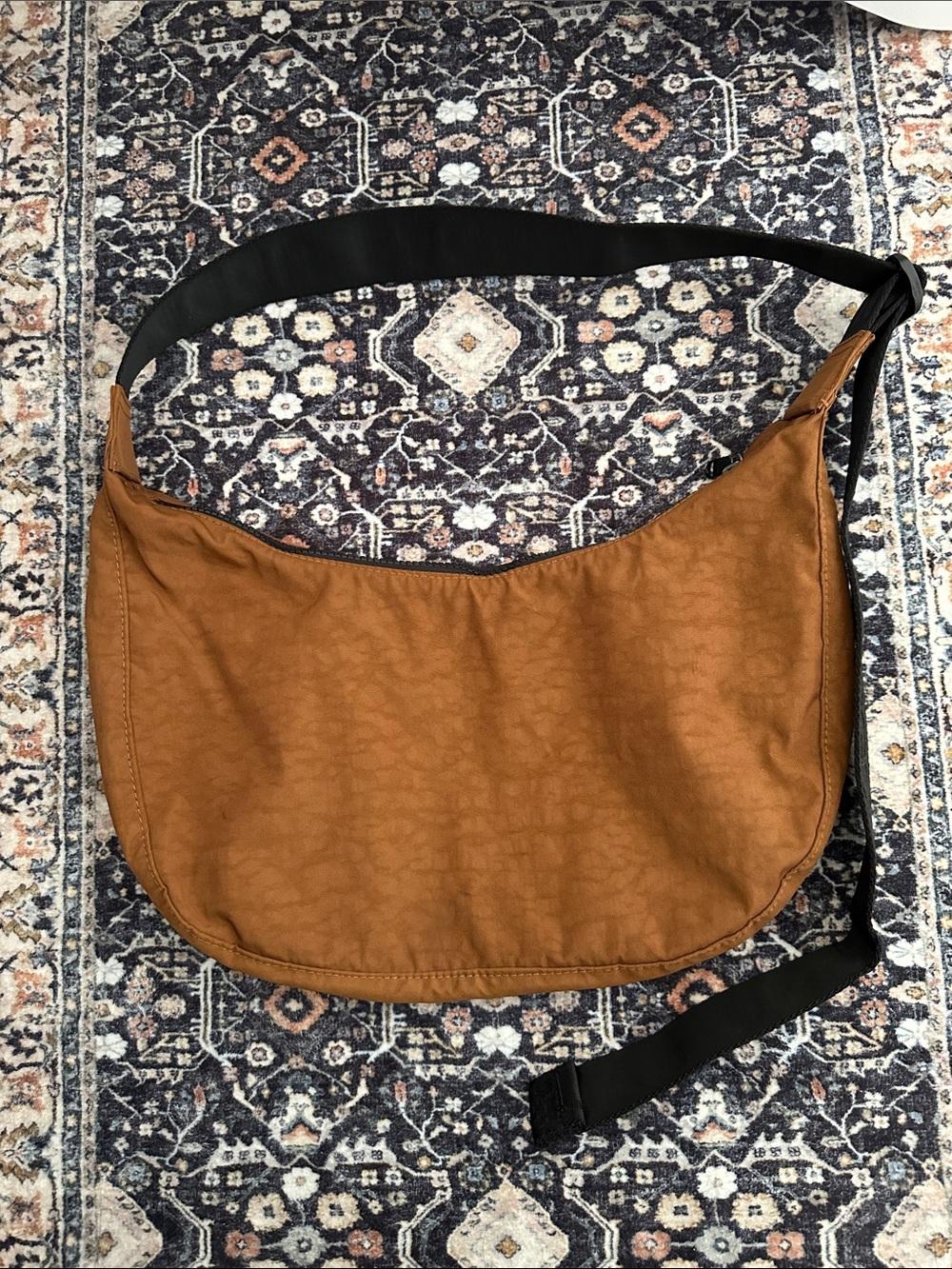 Baggu Medium Crescent Bag - Brown (2023) - Picture 2 of 5